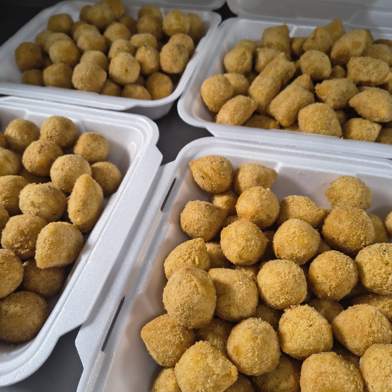 Salgados variados em bandeja